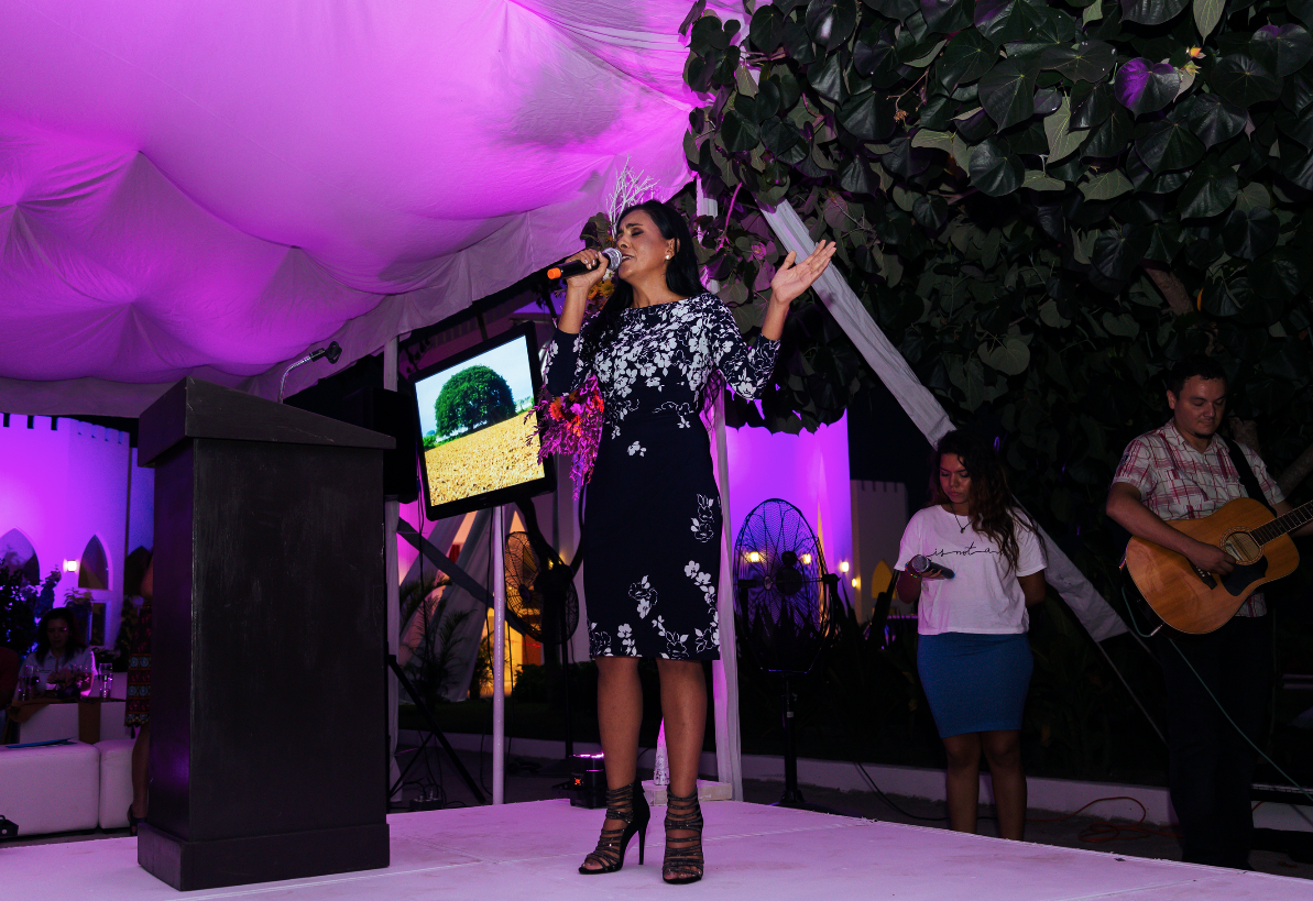 Pasitos de Luz Board president, Connie Quintero, performing a song during the event.