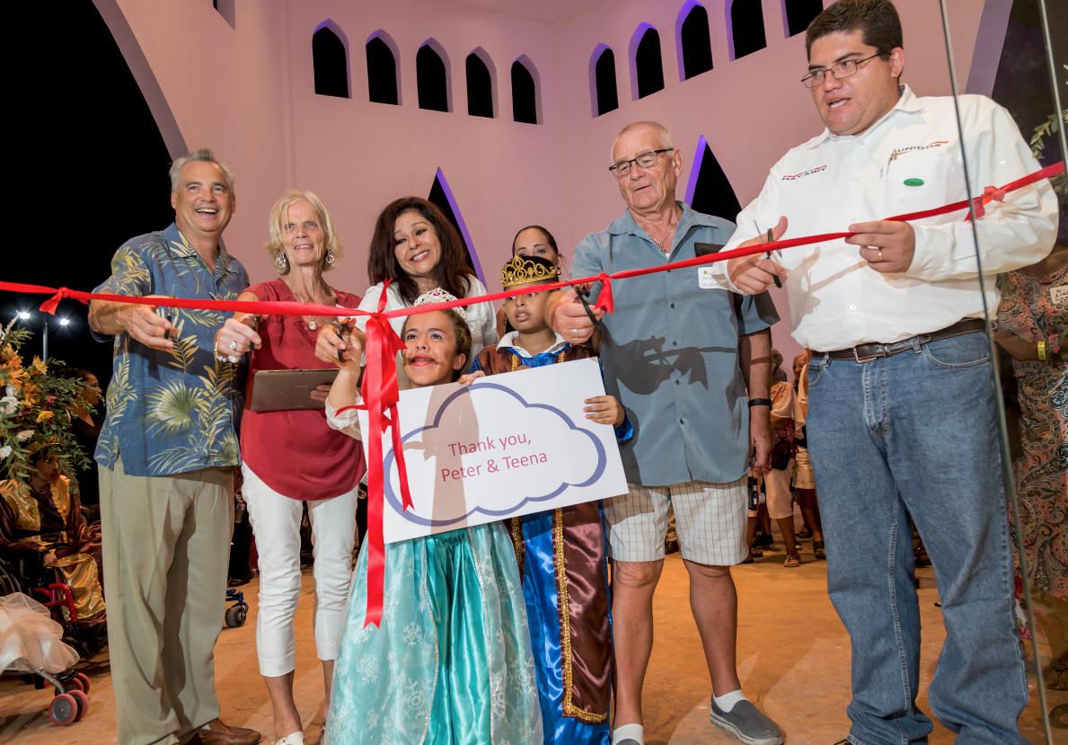 Pasitos de Luz Board members Brian Collins, Teena Oudman, Yolanda Sánchez and Peter Oudman, along with a representative of the Government of Nayarit; during the ribbon-cutting ceremony.